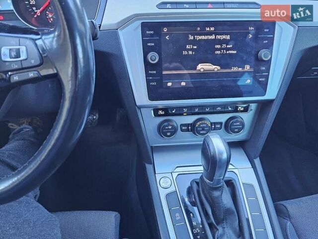 Чорний Фольксваген Пассат, об'ємом двигуна 2 л та пробігом 330 тис. км за 14800 $, фото 16 на Automoto.ua