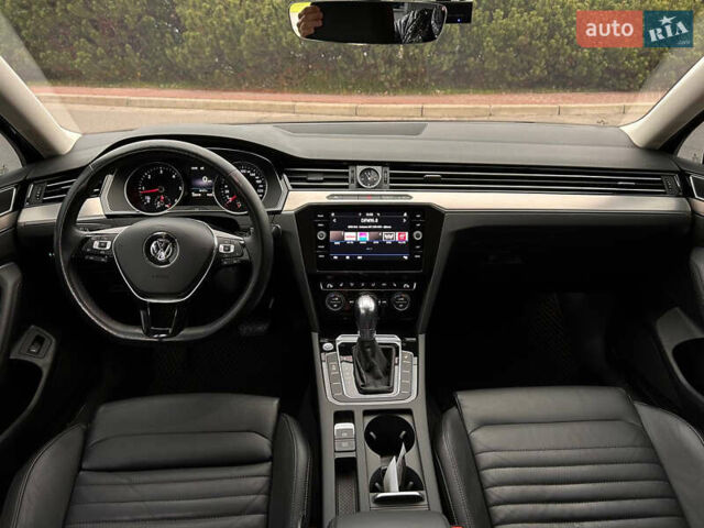 Черный Фольксваген Пассат, объемом двигателя 1.97 л и пробегом 220 тыс. км за 19444 $, фото 17 на Automoto.ua