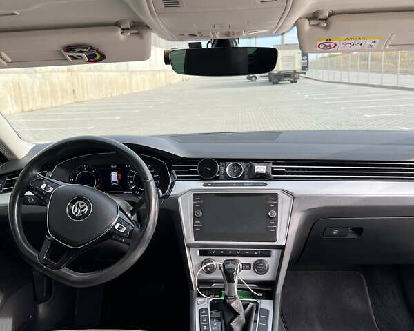 Черный Фольксваген Пассат, объемом двигателя 1.97 л и пробегом 249 тыс. км за 16900 $, фото 19 на Automoto.ua