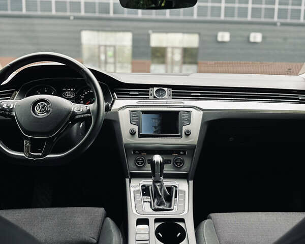 Черный Фольксваген Пассат, объемом двигателя 1.97 л и пробегом 216 тыс. км за 15999 $, фото 11 на Automoto.ua