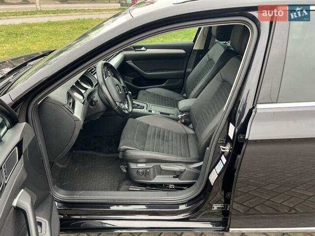 Черный Фольксваген Пассат, объемом двигателя 1.6 л и пробегом 247 тыс. км за 15500 $, фото 16 на Automoto.ua