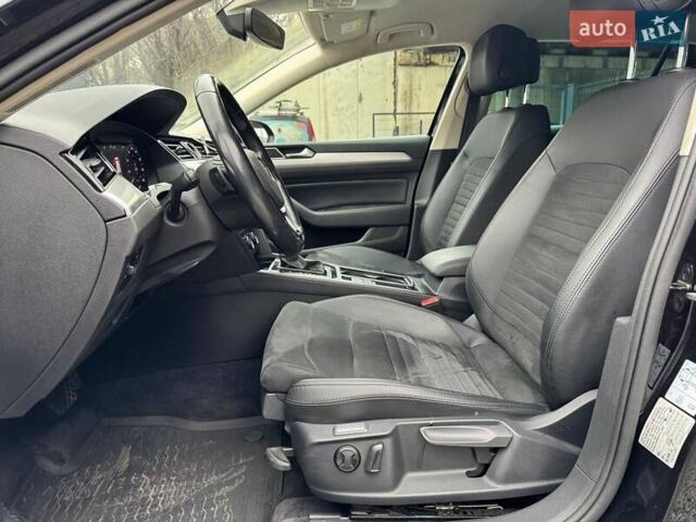 Чорний Фольксваген Пассат, об'ємом двигуна 2 л та пробігом 190 тис. км за 17900 $, фото 7 на Automoto.ua