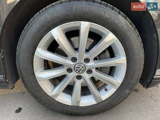 Черный Фольксваген Пассат, объемом двигателя 1.6 л и пробегом 246 тыс. км за 12900 $, фото 6 на Automoto.ua