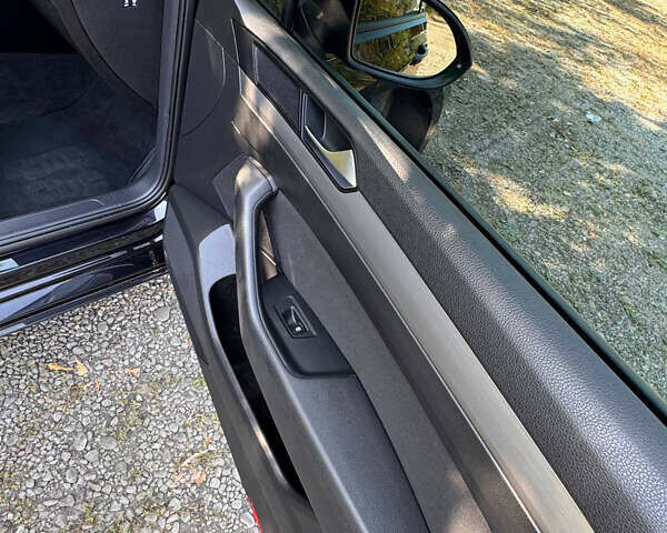 Чорний Фольксваген Пассат, об'ємом двигуна 2 л та пробігом 320 тис. км за 14650 $, фото 13 на Automoto.ua