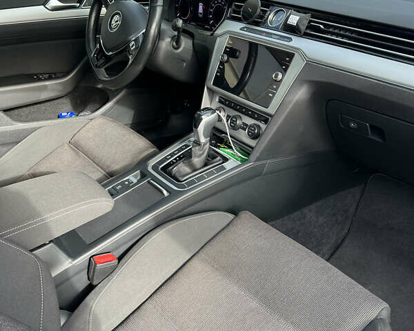 Черный Фольксваген Пассат, объемом двигателя 1.97 л и пробегом 249 тыс. км за 16900 $, фото 15 на Automoto.ua