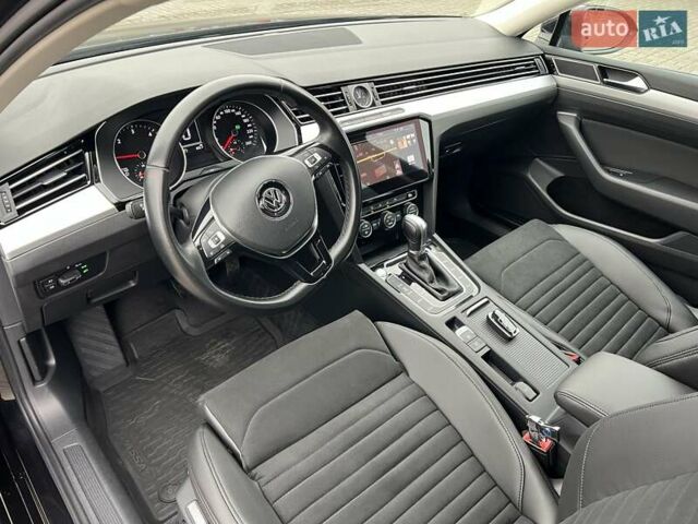 Черный Фольксваген Пассат, объемом двигателя 1.6 л и пробегом 247 тыс. км за 15500 $, фото 18 на Automoto.ua