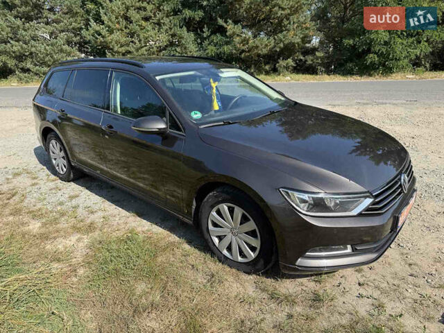 Черный Фольксваген Пассат, объемом двигателя 0 л и пробегом 230 тыс. км за 12100 $, фото 6 на Automoto.ua