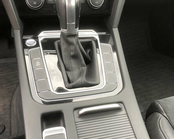 Черный Фольксваген Пассат, объемом двигателя 1.97 л и пробегом 206 тыс. км за 17700 $, фото 30 на Automoto.ua