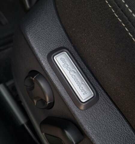 Черный Фольксваген Пассат, объемом двигателя 2 л и пробегом 306 тыс. км за 15200 $, фото 13 на Automoto.ua