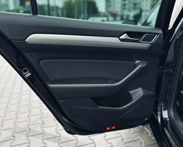 Черный Фольксваген Пассат, объемом двигателя 1.97 л и пробегом 216 тыс. км за 15999 $, фото 24 на Automoto.ua