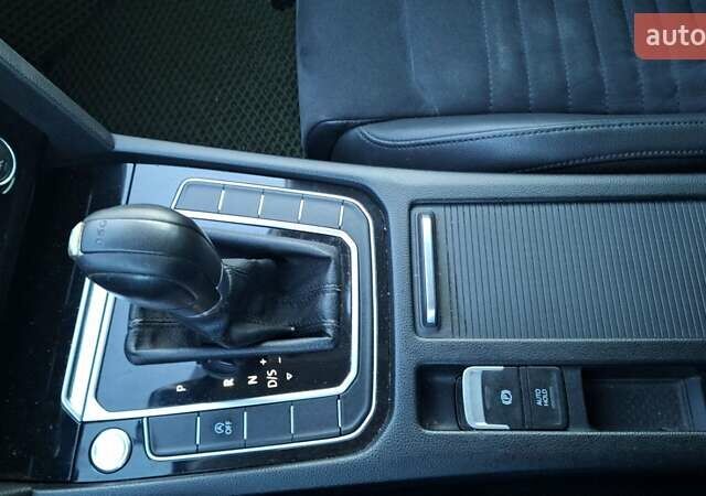 Черный Фольксваген Пассат, объемом двигателя 1.97 л и пробегом 243 тыс. км за 13999 $, фото 41 на Automoto.ua