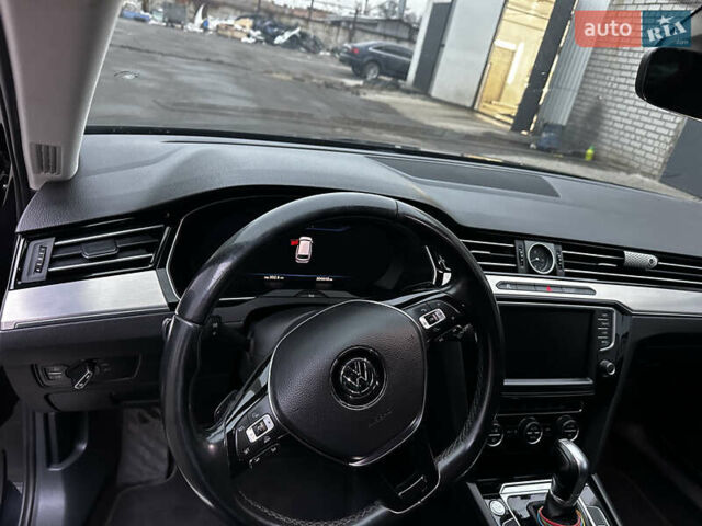 Черный Фольксваген Пассат, объемом двигателя 2 л и пробегом 300 тыс. км за 20500 $, фото 6 на Automoto.ua