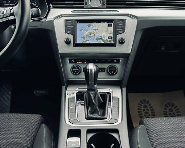 Черный Фольксваген Пассат, объемом двигателя 1.97 л и пробегом 216 тыс. км за 15999 $, фото 13 на Automoto.ua