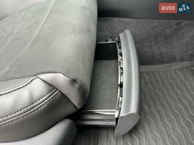 Черный Фольксваген Пассат, объемом двигателя 1.6 л и пробегом 247 тыс. км за 15500 $, фото 76 на Automoto.ua