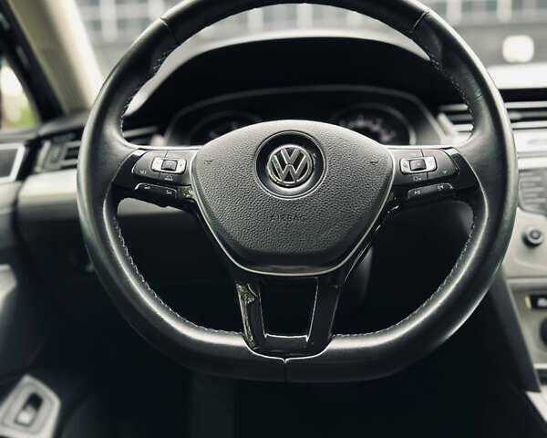 Черный Фольксваген Пассат, объемом двигателя 1.97 л и пробегом 216 тыс. км за 15999 $, фото 10 на Automoto.ua