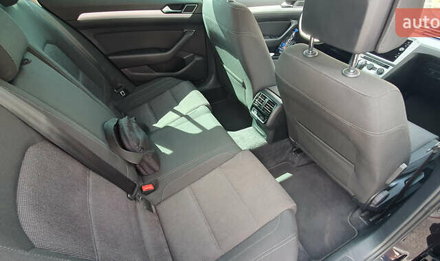 Чорний Фольксваген Пассат, об'ємом двигуна 1.97 л та пробігом 243 тис. км за 17500 $, фото 16 на Automoto.ua