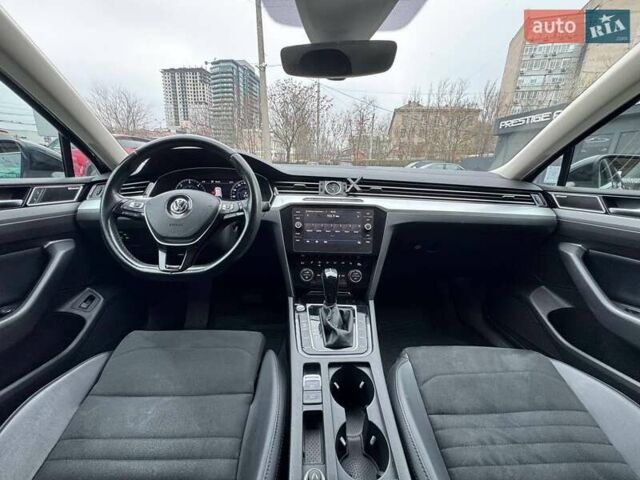 Чорний Фольксваген Пассат, об'ємом двигуна 2 л та пробігом 190 тис. км за 17900 $, фото 10 на Automoto.ua