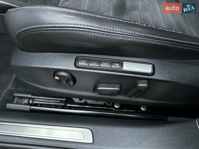 Черный Фольксваген Пассат, объемом двигателя 2 л и пробегом 300 тыс. км за 20500 $, фото 7 на Automoto.ua