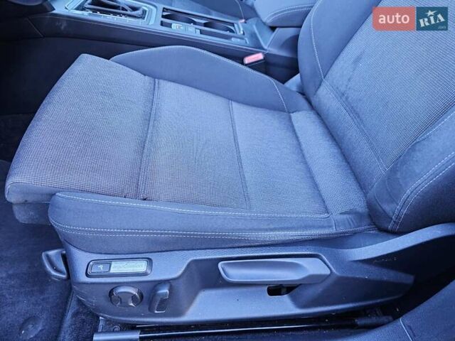 Чорний Фольксваген Пассат, об'ємом двигуна 2 л та пробігом 330 тис. км за 14800 $, фото 17 на Automoto.ua
