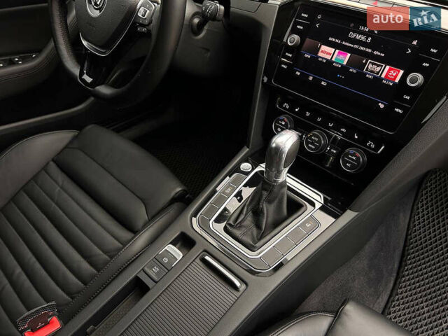 Черный Фольксваген Пассат, объемом двигателя 1.97 л и пробегом 220 тыс. км за 19444 $, фото 1 на Automoto.ua