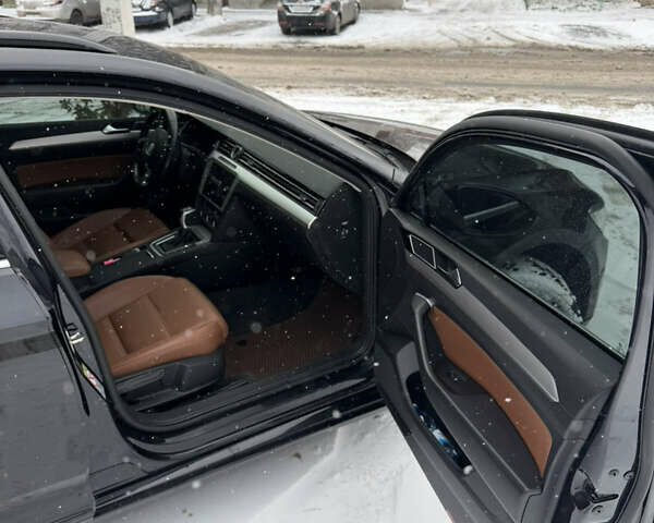 Черный Фольксваген Пассат, объемом двигателя 1.97 л и пробегом 270 тыс. км за 17300 $, фото 4 на Automoto.ua
