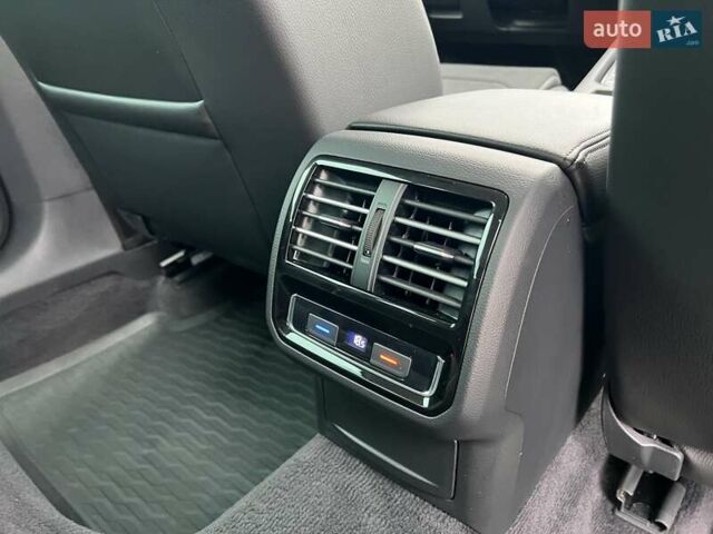 Черный Фольксваген Пассат, объемом двигателя 1.6 л и пробегом 247 тыс. км за 15500 $, фото 72 на Automoto.ua