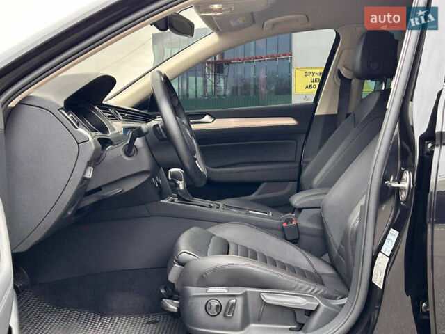 Черный Фольксваген Пассат, объемом двигателя 1.97 л и пробегом 220 тыс. км за 19444 $, фото 28 на Automoto.ua