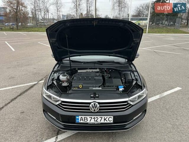 Черный Фольксваген Пассат, объемом двигателя 1.6 л и пробегом 247 тыс. км за 15500 $, фото 84 на Automoto.ua