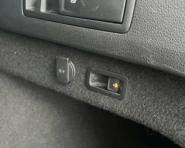 Черный Фольксваген Пассат, объемом двигателя 1.97 л и пробегом 271 тыс. км за 14500 $, фото 9 на Automoto.ua