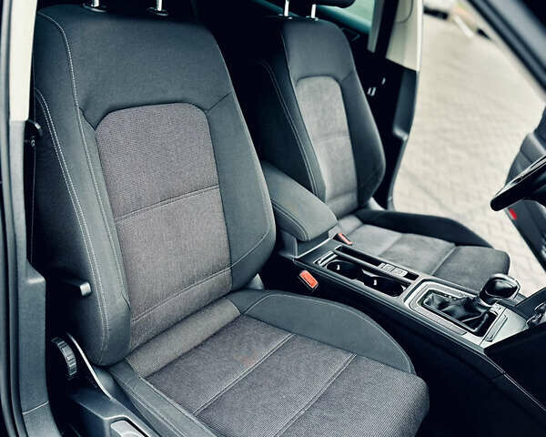 Черный Фольксваген Пассат, объемом двигателя 1.97 л и пробегом 216 тыс. км за 15999 $, фото 15 на Automoto.ua