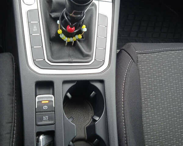 Черный Фольксваген Пассат, объемом двигателя 1.6 л и пробегом 310 тыс. км за 11500 $, фото 8 на Automoto.ua