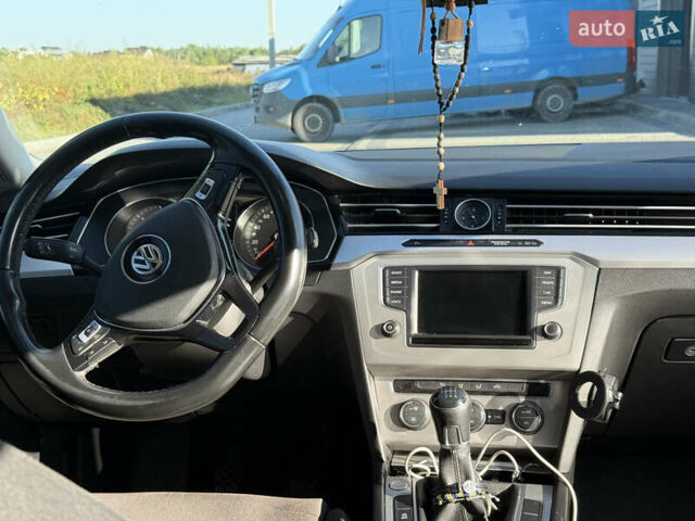 Чорний Фольксваген Пассат, об'ємом двигуна 1.6 л та пробігом 344 тис. км за 12000 $, фото 19 на Automoto.ua