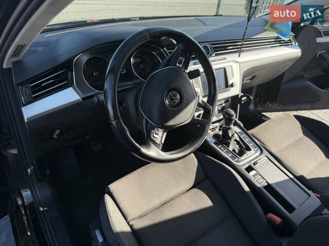 Чорний Фольксваген Пассат, об'ємом двигуна 1.6 л та пробігом 344 тис. км за 12000 $, фото 22 на Automoto.ua