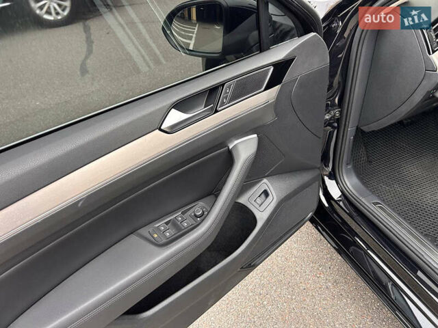 Черный Фольксваген Пассат, объемом двигателя 1.97 л и пробегом 220 тыс. км за 19444 $, фото 23 на Automoto.ua