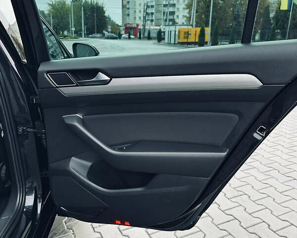 Черный Фольксваген Пассат, объемом двигателя 1.97 л и пробегом 216 тыс. км за 15999 $, фото 26 на Automoto.ua