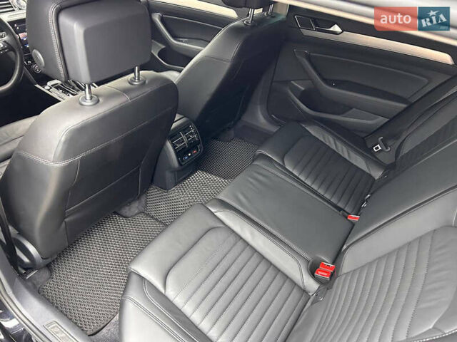 Черный Фольксваген Пассат, объемом двигателя 1.97 л и пробегом 220 тыс. км за 19444 $, фото 10 на Automoto.ua