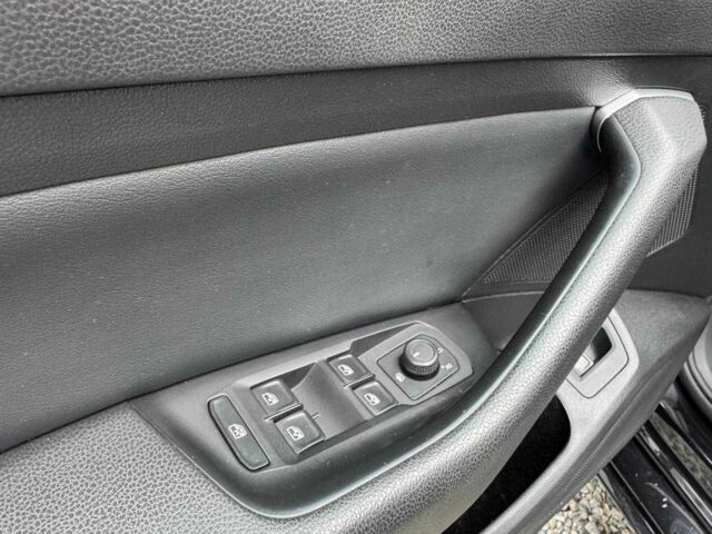 Черный Фольксваген Пассат, объемом двигателя 2 л и пробегом 190 тыс. км за 17900 $, фото 17 на Automoto.ua