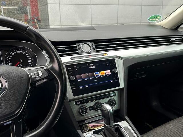 Черный Фольксваген Пассат, объемом двигателя 2 л и пробегом 380 тыс. км за 12500 $, фото 8 на Automoto.ua