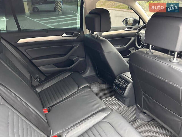 Черный Фольксваген Пассат, объемом двигателя 1.97 л и пробегом 220 тыс. км за 19444 $, фото 6 на Automoto.ua