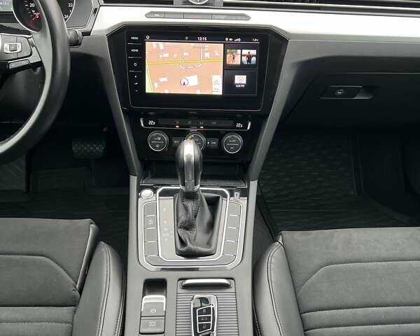 Черный Фольксваген Пассат, объемом двигателя 1.6 л и пробегом 247 тыс. км за 15500 $, фото 26 на Automoto.ua