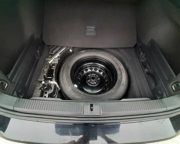 Черный Фольксваген Пассат, объемом двигателя 1.97 л и пробегом 282 тыс. км за 14700 $, фото 20 на Automoto.ua