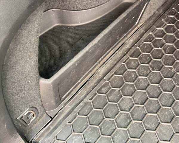 Чорний Фольксваген Пассат, об'ємом двигуна 1.97 л та пробігом 232 тис. км за 18500 $, фото 31 на Automoto.ua