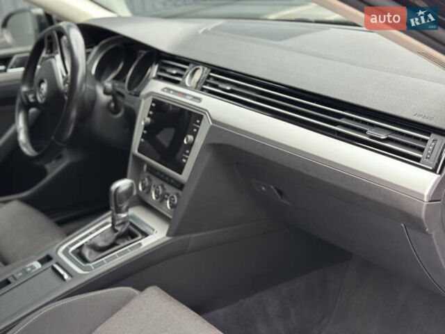 Фольксваген Пассат 2018 в Дубно на Automoto.ua Черный Фольксваген Пассат, объемом двигателя 2 л и пробегом 250 тыс. км за 16950 $, фото 42 на Automoto.ua