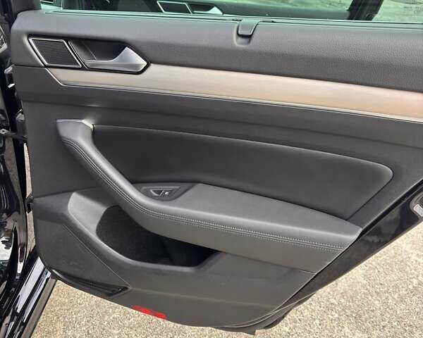 Чорний Фольксваген Пассат, об'ємом двигуна 1.97 л та пробігом 232 тис. км за 18500 $, фото 2 на Automoto.ua