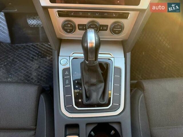 Чорний Фольксваген Пассат, об'ємом двигуна 0 л та пробігом 181 тис. км за 18300 $, фото 23 на Automoto.ua