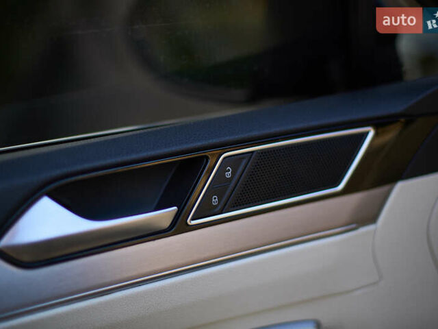 Чорний Фольксваген Пассат, об'ємом двигуна 2 л та пробігом 244 тис. км за 18500 $, фото 16 на Automoto.ua