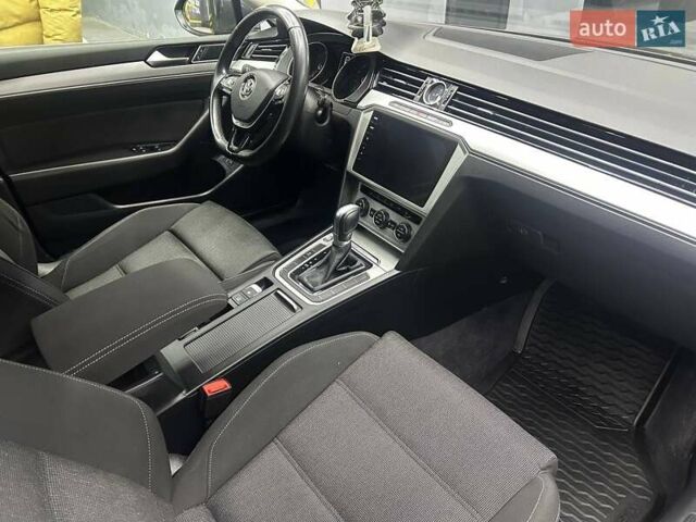 Черный Фольксваген Пассат, объемом двигателя 2 л и пробегом 239 тыс. км за 15300 $, фото 13 на Automoto.ua