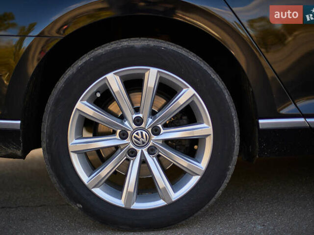 Чорний Фольксваген Пассат, об'ємом двигуна 2 л та пробігом 244 тис. км за 18500 $, фото 13 на Automoto.ua