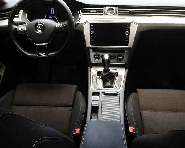 Черный Фольксваген Пассат, объемом двигателя 1.97 л и пробегом 289 тыс. км за 16500 $, фото 4 на Automoto.ua