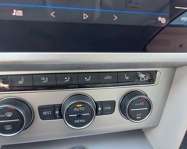 Черный Фольксваген Пассат, объемом двигателя 2 л и пробегом 210 тыс. км за 17199 $, фото 38 на Automoto.ua